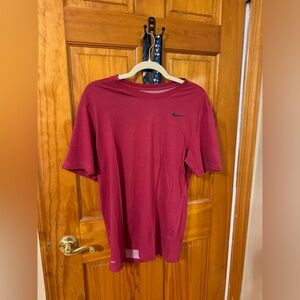 Nike Dry Fit Men's Size Medium T-Shirt Stretchy Lightweight Red Embroidered Logo